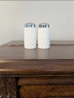 Hobnail Ceramic Salt & Pepper Shakers with Chrome Tops